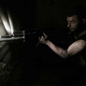 A "moderate rebel" fighter takes position behind sandbags in Aleppo's Al-Ezaa neighbourhood May 20, 2015. REUTERS/Hosam Katan